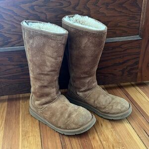 Classic Uggs size 9